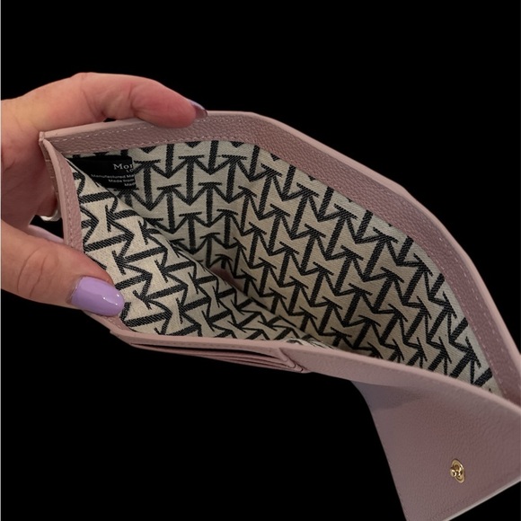 Moncrief London New w/ tags Pink Pebbled Leather Wallet with Gold Emblem - Picture 5 of 9